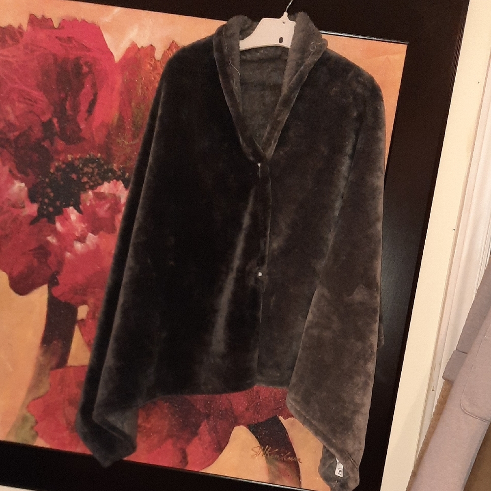 Oversized Cozy Gray Fleece Shawl Wrap W/Snaps Closure Bed Ridden Care
